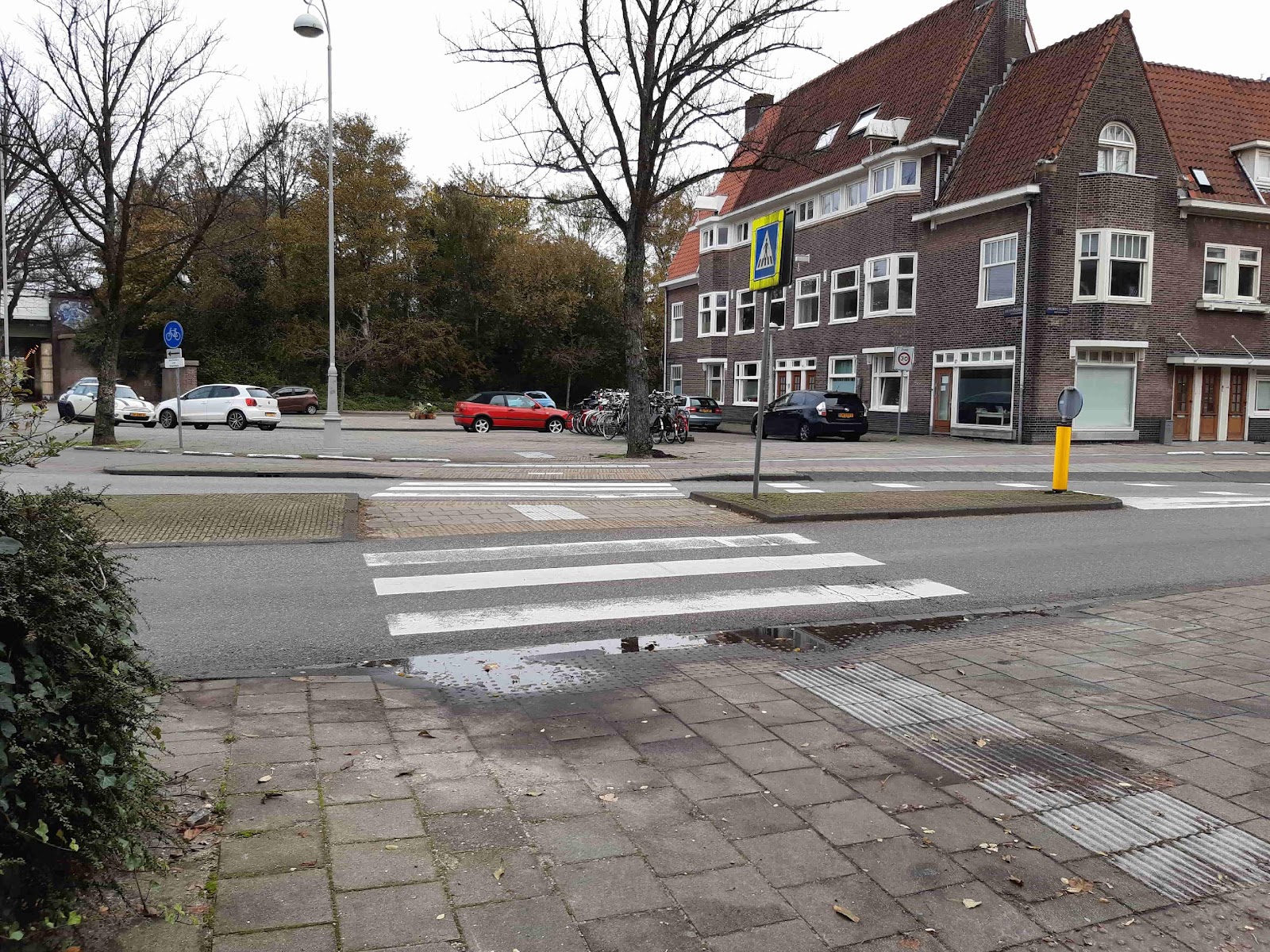 Zebrapad ter hoogte van Archimedesweg 16